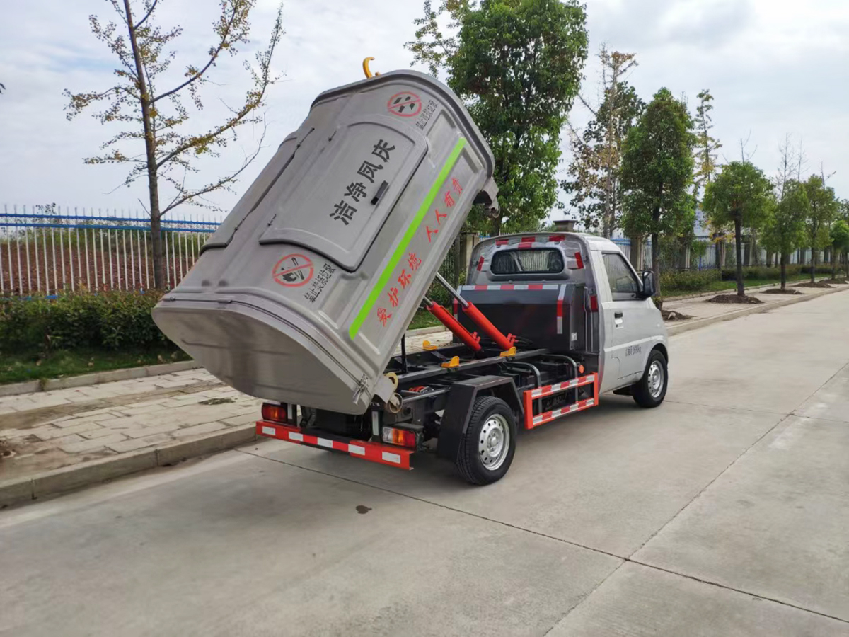   五菱新能源純電動(dòng)勾臂垃圾車