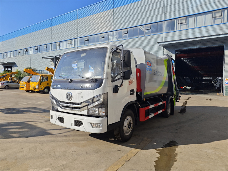 7方東風(fēng)東風(fēng)多利卡壓縮垃圾車