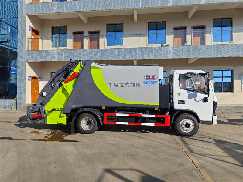 7方東風(fēng)東風(fēng)多利卡壓縮垃圾車